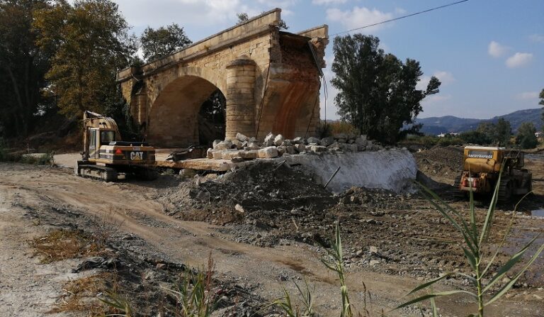 Άμεσες ενέργειες για την αποκατάσταση της Ιστορικής Γέφυρας του Κερίτη ζητά ο Δήμαρχος Πλατανιά