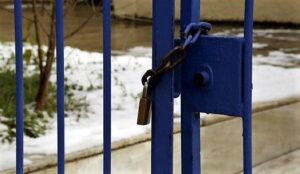 Κλείσιμο των σχολείων λόγω ακραίων καιρικών φαινομένων: Προστασία της ζωής ή καλλιέργεια μιας κουλτούρας φόβου;