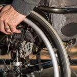 Κρήτη: Χτύπησε με το αυτοκίνητό της άνδρα που ήταν σε αναπηρικό αμαξίδιο