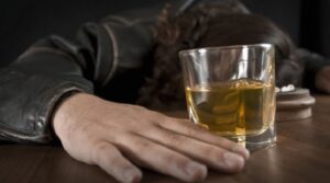 Κρήτη: Ένας ακόμα ανήλικος στο νοσοκομείο σε κατάσταση μέθης | Χειροπέδες σε επιχειρηματία