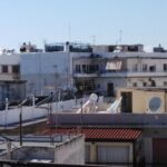 Σπίτια κενά, αυτιά … ερμητικά κλειστά