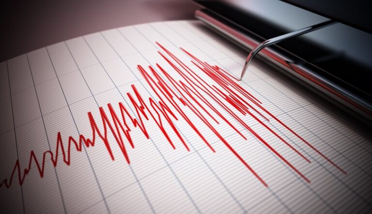 Ζημιές σε κτίρια στο Μαντούδι από τον διπλό σεισμό στην Εύβοια