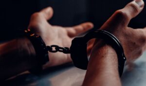 Κρήτη: Συλλήψεις για παραμέληση εποπτείας ανηλίκων | Σύλληψη ανηλίκου για πλαστογραφία