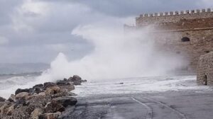 Επιμένουν οι μανιασμένοι άνεμοι το Σάββατο | Η  Nότια Κρήτη, στις πιο επικίνδυνες περιοχές
