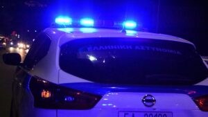 Κρήτη: Άνδρας απειλούσε να πέσει από το μπαλκόνι | Πρόλαβαν τα χειρότερα οι αστυνομικοί