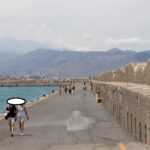 Κρήτη: Έπεσε από το λιμενοβραχίονα και εγκλωβίστηκε στα βράχια