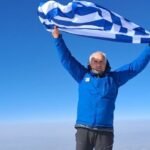 Χανιώτης ορειβάτης στην κορυφή του όρους Αραράτ | φωτο