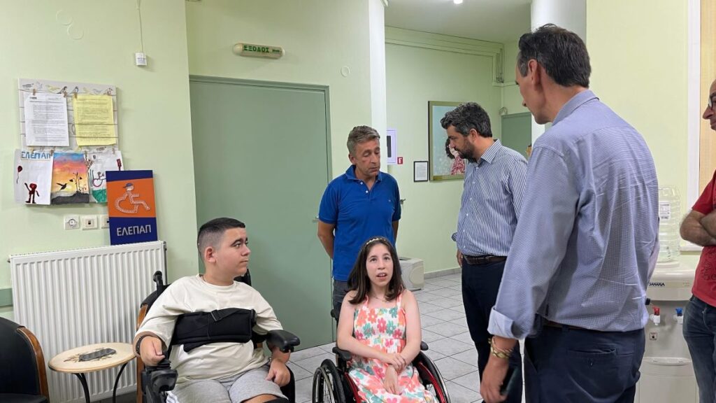 Δύο ειδικά αμαξίδια για τις ανάγκες των παιδιών της ΕΛΕΠΑΠ από τον Δήμο Χανίων και τη Δ.Ε.ΔΙ.Σ.Α