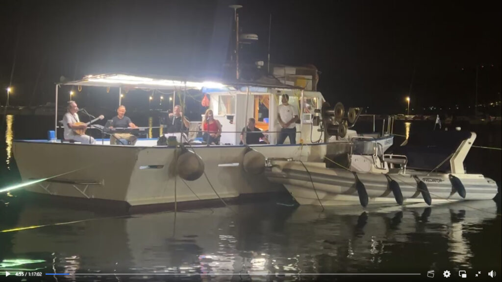 Ο θεσμός της Βαρκαρόλας στο γραφικό λιμάνι της Σητείας