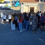 Οι μικροί μαθητές κατέθεσαν στεφάνι στο Πανδημοτικό Μνημείο