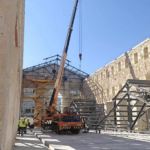 Χανιά: Άρχισαν οι εργασίες τοποθέτησης του σκελετού της στέγης στο νότιο τμήμα της Δημοτικής Αγοράς (φώτο & video)