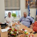 Υπογράφηκε από τον Περιφερειάρχη Κρήτης η σύμβαση μεταφοράς των μαθητών της Περιφερειακής Ενότητας Λασιθίου