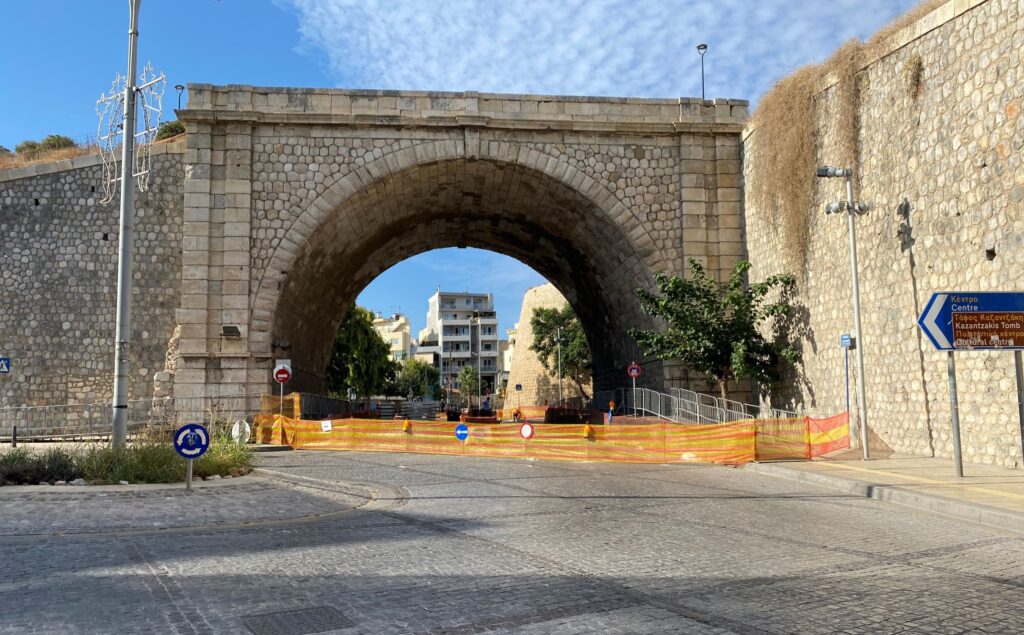 Ξεκίνησαν οι εργασίες αποκατάστασης της Χανιόπορτας | φωτο
