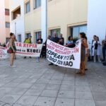 Με συνθήματα και πανό υποδέχτηκαν στο νοσοκομείο Χανίων τον Υφυπουργό υγείας | φωτο