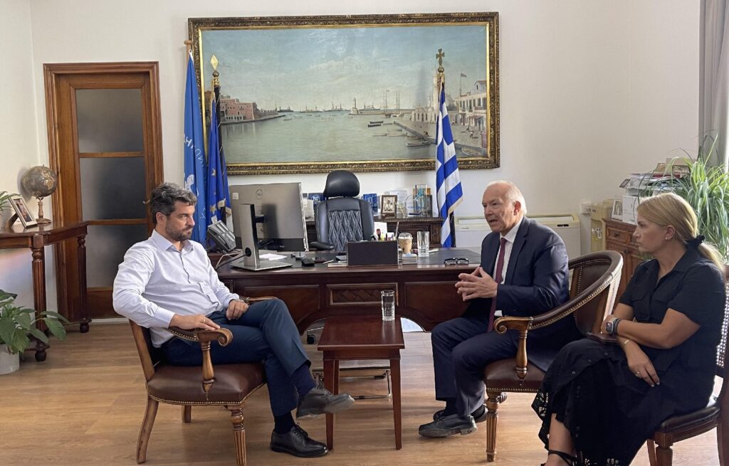 Στο Δημαρχείο Χανίων ο Υφυπουργός Ναυτιλίας και Νησιωτικής Πολιτικής, Στέφανος Γκίκας | φωτο