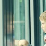 Σουηδία: Καθόλου οθόνες για τα νήπια προτείνει η κυβέρνηση στους γονείς