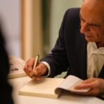 Η ζωή του Χαράλαμπου Σειραδάκη: Παρουσιάστηκε στα Χανιά το βιβλίου του Χάρη Ξηρουχάκη «Καμία μάχη χωρίς αυτόν»