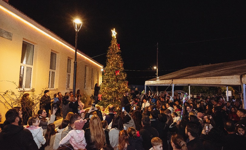 «Χριστούγεννα στους πρόποδες των Λευκών Ορέων»: Πλήθος κόσμου στην ετήσια χριστουγεννιάτικη γιορτή της Χανιώτικης ενδοχώρας