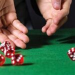 Κρήτη: Έπαιζαν ζάρια σε καφενείο και κατέληξαν με χειροπέδες