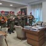 Έψαλαν τα κάλαντα στο Δήμαρχο Ρεθύμνου | φωτο