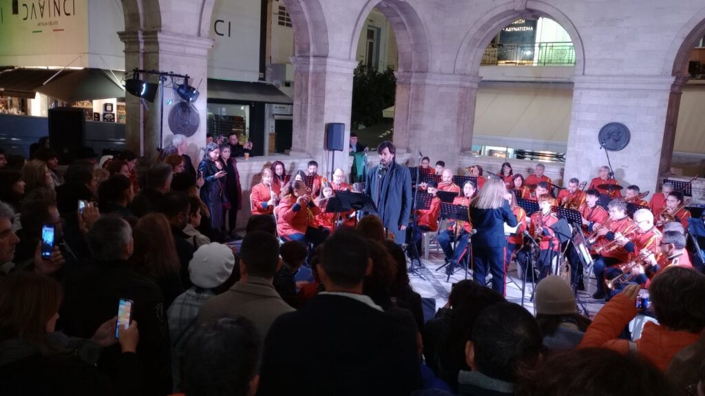 Μάγεψε η συναυλία της Φιλαρμονικής Ορχήστρας με το βαθύφωνο Μάνο Χριστοφακάκη στη Λότζια | φωτο και video