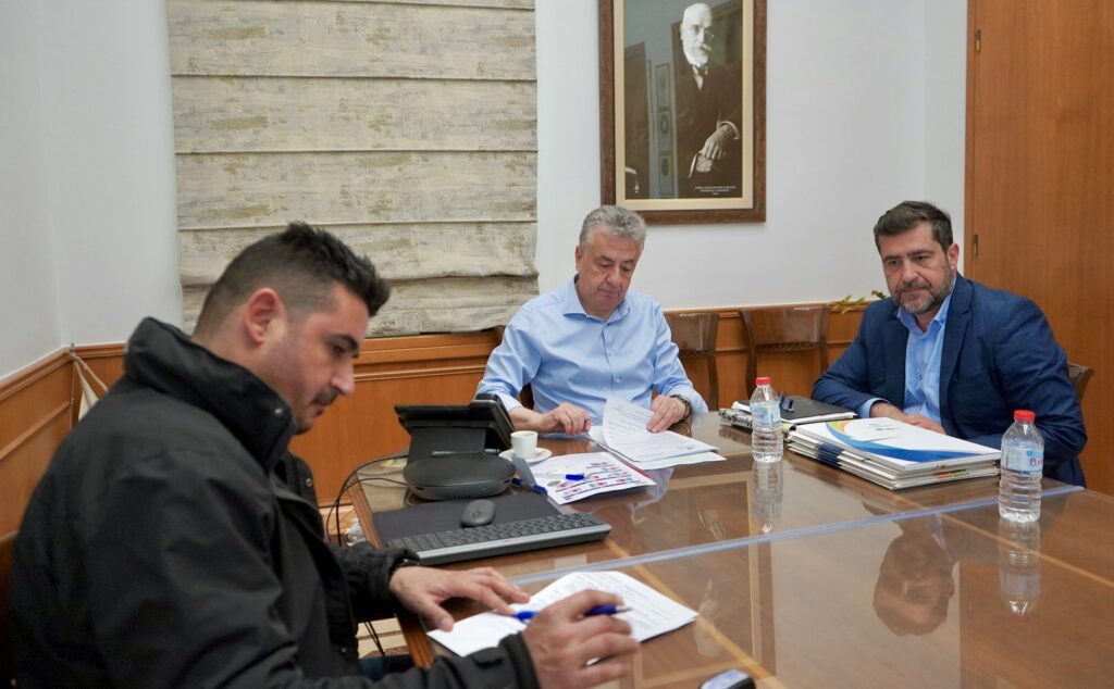 Το έργο της αποκατάστασης ζημιών από την θεομηνία του 2022 στο Δήμο Σητείας υπέγραψε ο Περιφερειάρχης Κρήτης