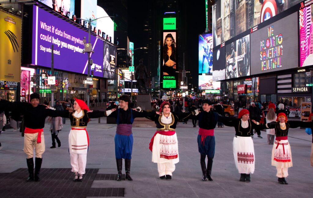 Εvangelia: Μια Χανιώτισσα σε Billboard της Times Square για λογαριασμό του Spotify! | φωτο