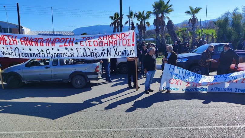Χανιά: Σε αναβρασμό οι αγρότες | Απέκλεισαν συμβολικά τις εγκαταστάσεις του ΟΠΕΚΕΠΕ (φώτο)