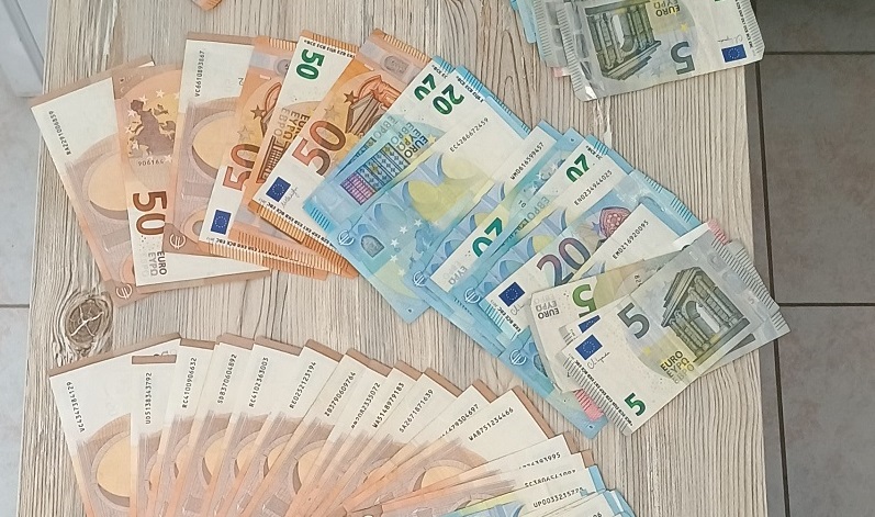 Κρήτη: Έκαναν συναλλαγές με πλαστά χαρτονομίσματα | Χειροπέδες σε τέσσερα άτομα (φώτο)