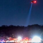 Αεροπλάνο με 64 επιβαίνοντες συγκρούστηκε με στρατιωτικό ελικόπτερο στις ΗΠΑ και έπεσε σε ποτάμι – Έχουν ανασυρθεί 18 πτώματα