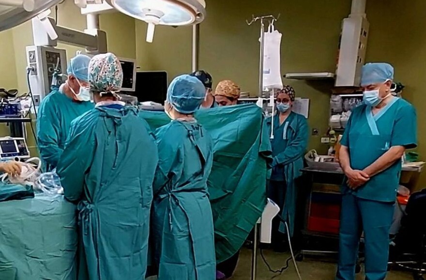 Συγκλονίζει ο επικεφαλής χειρουργός για τον μικρό Άγγελο | «Θεέ μου, τι πάμε να κάνουμε;»