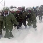 Τουλάχιστον 47 άνθρωποι έχουν παγιδευτεί μετά την κατάρρευση παγετώνα στα Ιμαλάια
