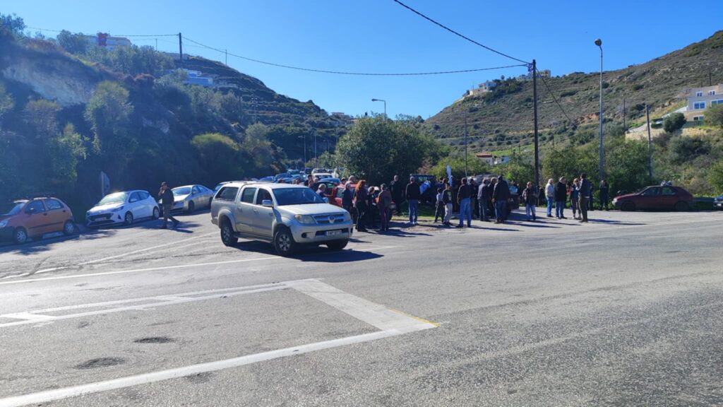 Χανιά: Μπλόκο στα Μεγάλα Χωράφια από αγρότες των Χανίων | φωτο