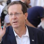 Πρόεδρος του Ισραήλ για την εικόνα των τριών Ισραηλινών ομήρων που απελευθερώθηκαν από τη Χαμάς: «Έγκλημα κατά της ανθρωπότητας»