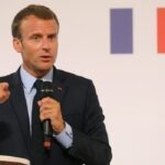 Εμ. Μακρόν: Οι Ευρωπαίοι να είναι έτοιμοι να ανταποδώσουν τους αναμενόμενους τελωνειακούς δασμούς του προέδρου Τραμπ