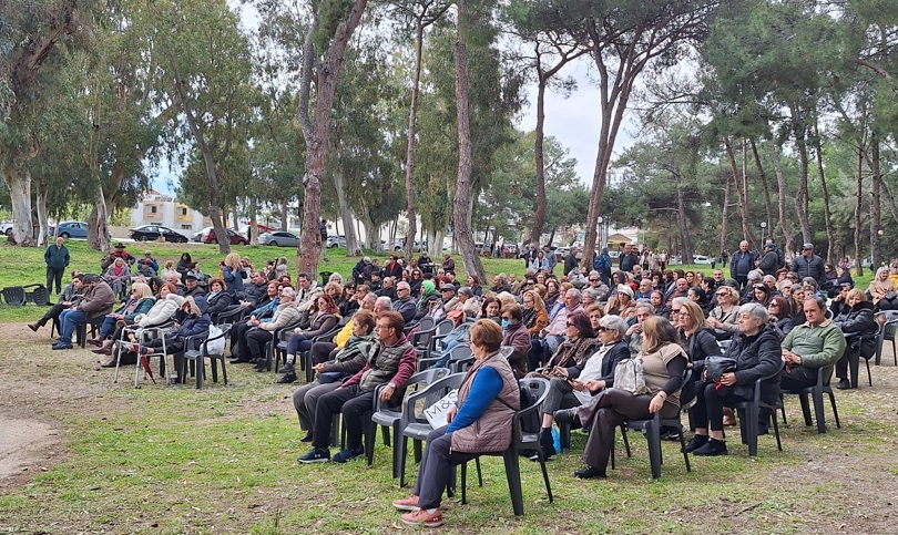Χανιά: Άγιοι Απόστολοι: Η βροχή διέκοψε πρόωρα την εκδήλωση του Δήμου (φώτο)