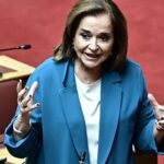 Ντόρα Μπακογιάννη για τα 52 χρόνια της ΝΔ: «Κάνει μικρά μποτοξάκια»