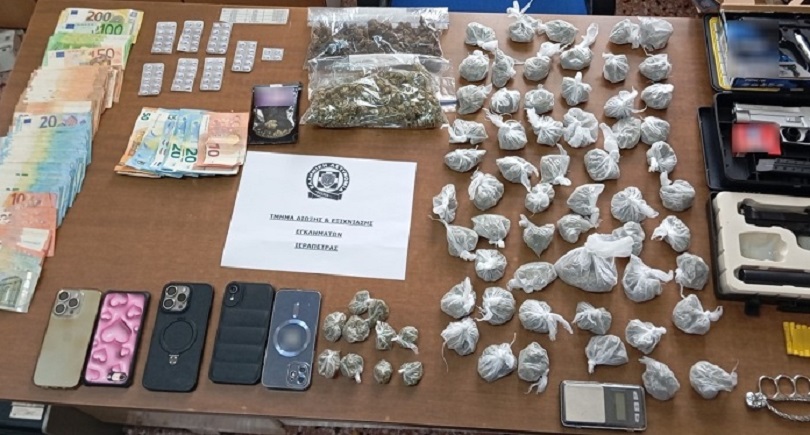 Κρήτη: Είχαν όπλα και ναρκωτικά | Χειροπέδες σε 6 άτομα ανάμεσά τους και ανήλικος (φώτο)