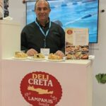 Στην έκθεση UK FOOD & DRINK SHOW το ΚΡΗΤΙΚΟ ΕΡΓΑΣΤΗΡΙ της Οικογένειας Λαμπάκη | φωτο