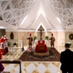 Πάπας Φραγκίσκος: Το Βατικανό έδωσε στη δημοσιότητα φωτογραφίες του μέσα από το φέρετρο