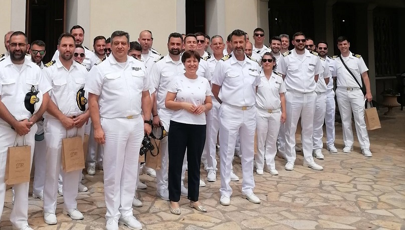Επίσκεψη σπουδαστών της Σχολής Πολέμου του Πολεμικού Ναυτικού στην οικία του Ελευθερίου Βενιζέλου