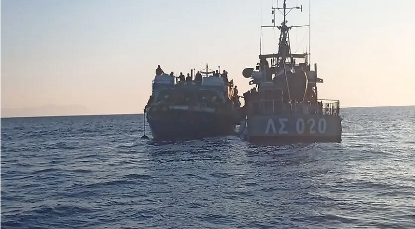 Εκατοντάδες παράνομοι μετανάστες σε αλιευτικό νότια της Κρήτης