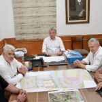 Συνάντηση Περιφερειάρχη Κρήτης με τον Δήμαρχο Φαιστού για το αθλητικό κέντρο ΑμεΑ στον Αφραθιά