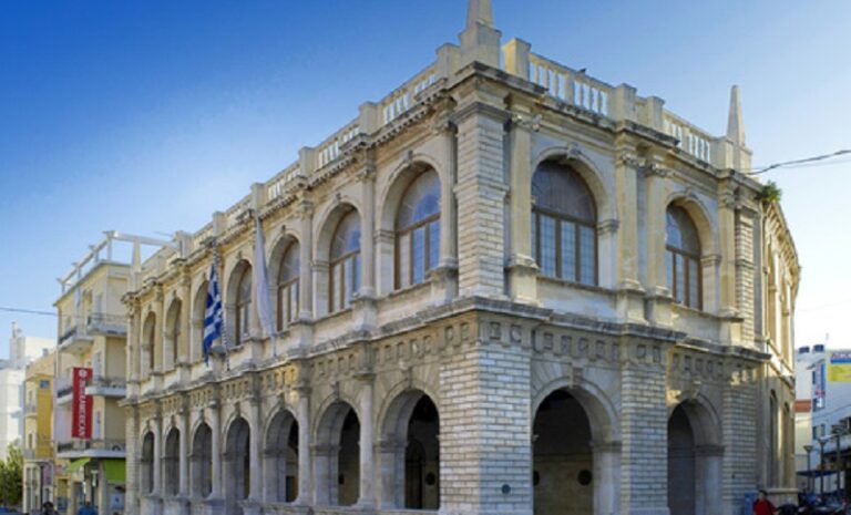 Αντίθετο το Δημοτικό Συμβούλιο Ηρακλείου στη δομή μεταναστών στις αποθήκες Σκουλούδη