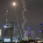 Ισραήλ και Ιράν συνεχίζουν τις αεροπορικές επιδρομές – Παράδοση άνευ όρων του Ιράν απαίτησε ο Ντ. Τραμπ