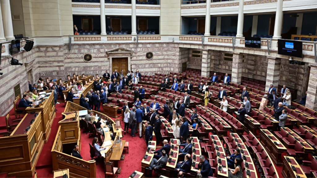 Βουλή: Δεκτή η άρση ασυλίας και των 13 βουλευτών της ΝΔ
