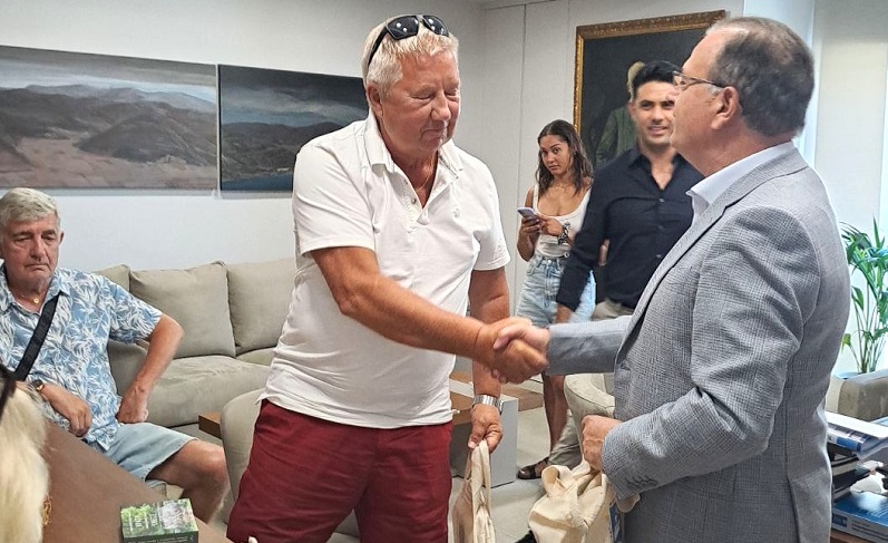 Επαναλαμβανόμενους επισκέπτες του Δήμου Ρεθύμνης, τίμησε ο Δήμαρχος Ρεθύμνου