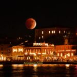 Ορατό και στα Χανιά το “ματωμενο” φεγγάρι | φωτο
