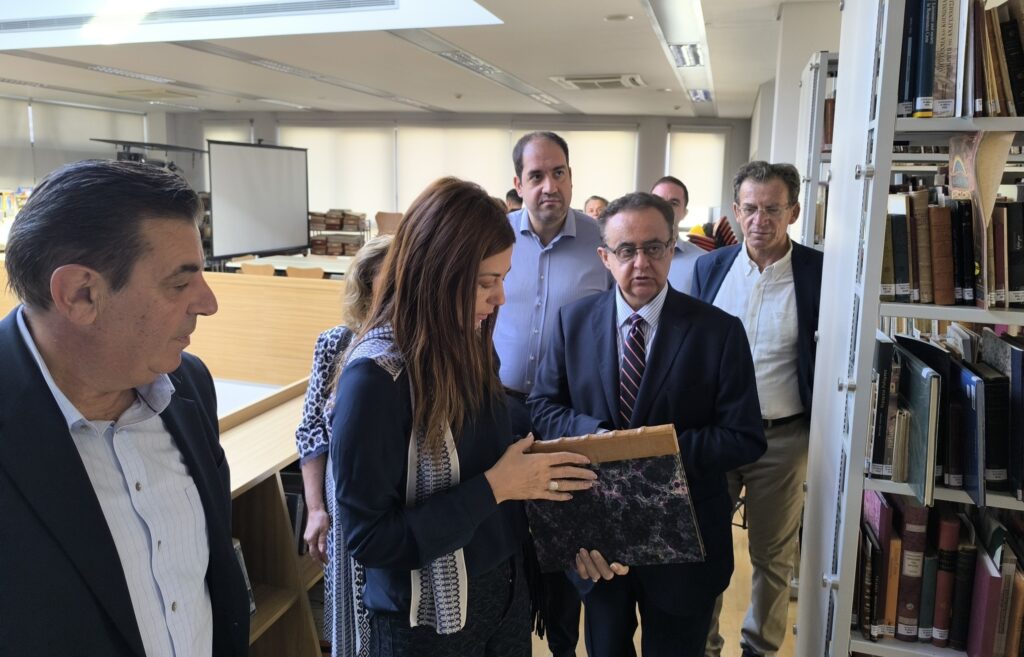 Ρέθυμνο: Επίσκεψη Ζαχαράκη και Κεφαλογιάννη στη Δημόσια Κεντρική Βιβλιοθήκη | φωτο