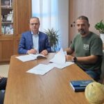 Τη σύμβαση για την αποκατάσταση ζημιών στο δρόμο προς το αλιευτικό καταφύγιο Σκαλέτας, υπέγραψε ο Δήμαρχος Ρεθύμνου